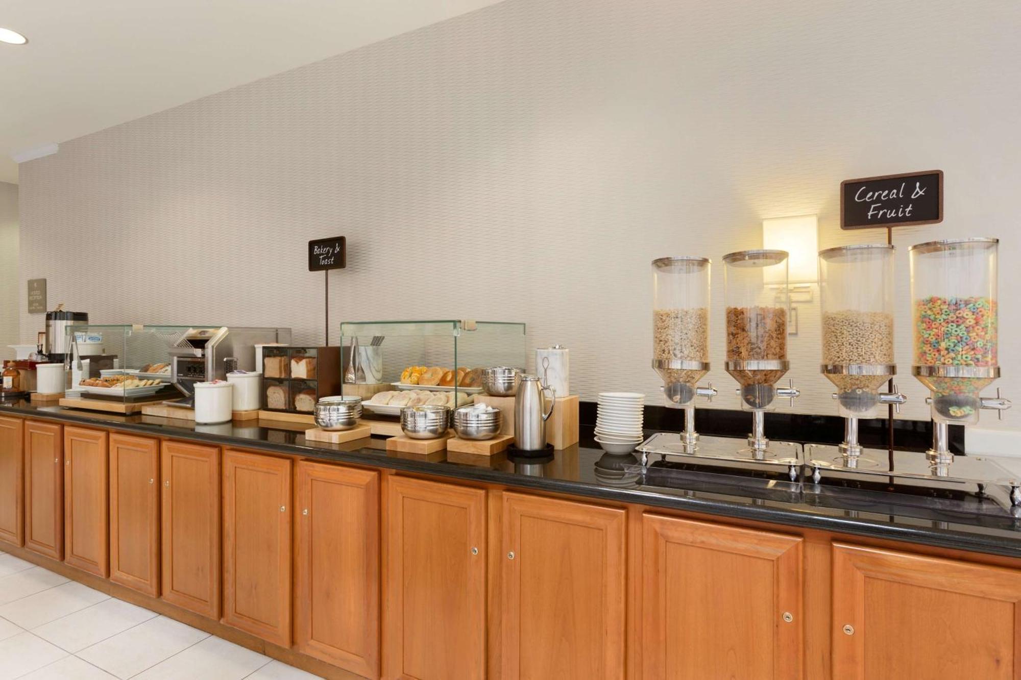 Embassy Suites Newark - Wilmington/South Zewnętrze zdjęcie
