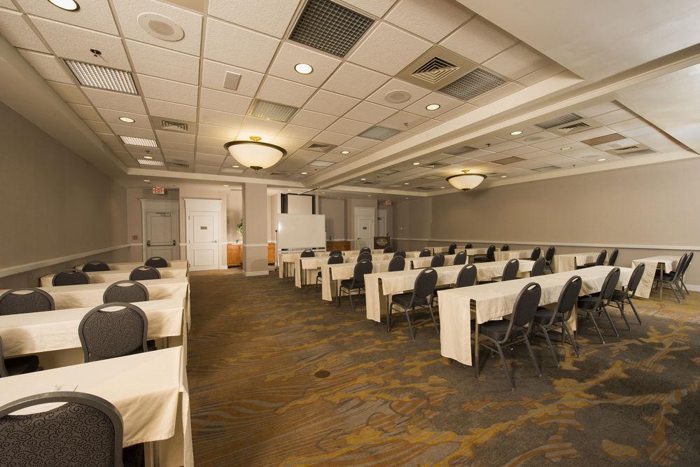 Embassy Suites Newark - Wilmington/South Zewnętrze zdjęcie